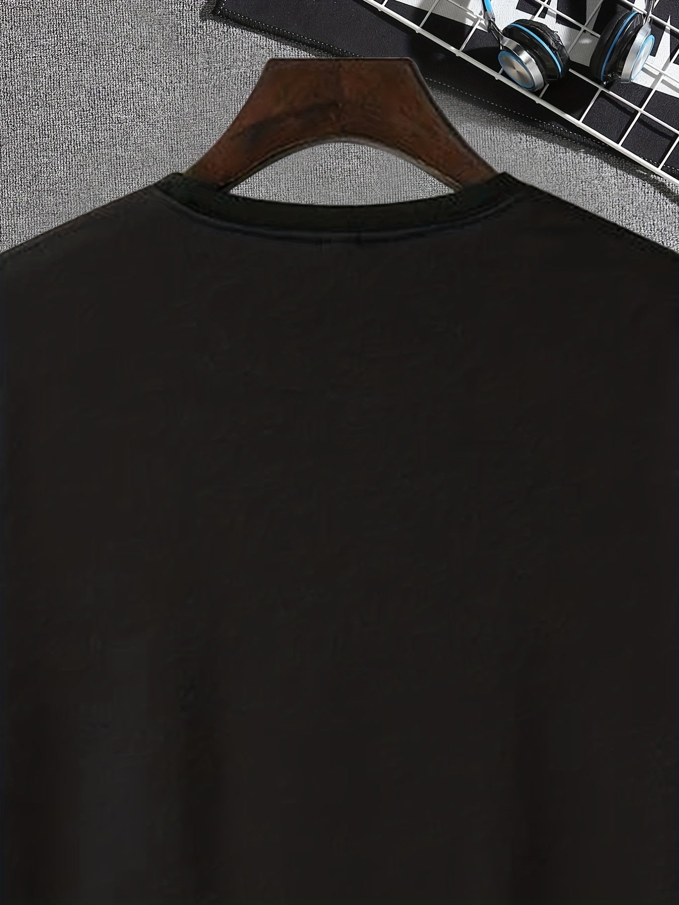 Mens Geometric Print Crew Neck T-Shirt - Soft Slight Stretch Polyester Fabric, Casual Short Sleeve Tee for Summer Spring Fall, Unique Applique Artwork, Machine Washable, Perfect Gift