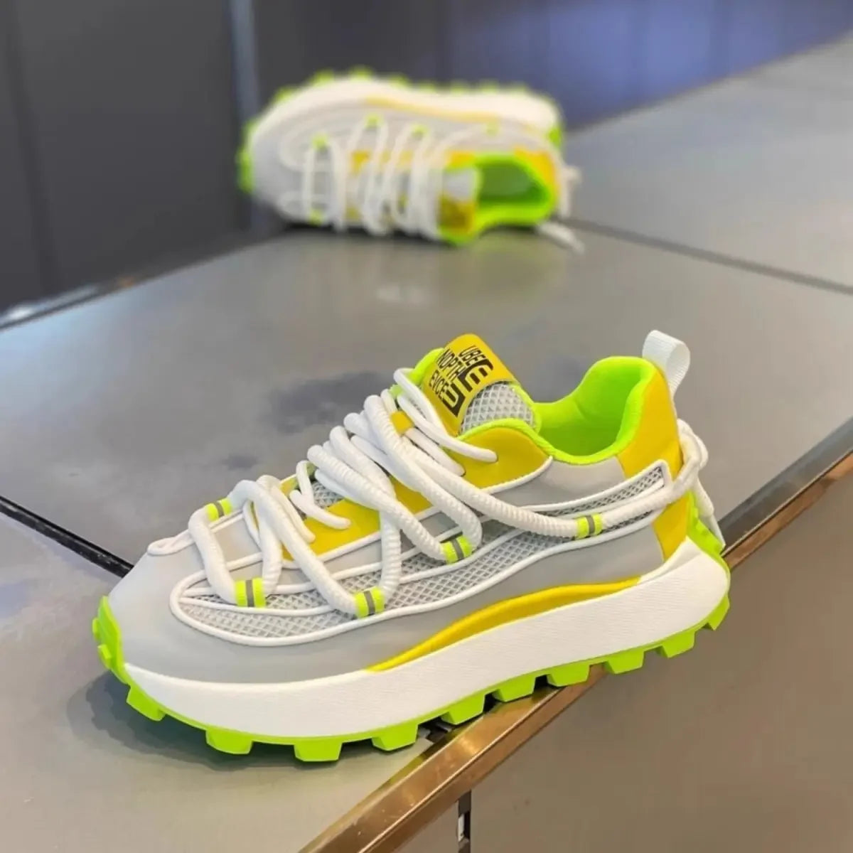 Mesh breathable dad shoes 2024 latest versatile casual sports shoes with thick soles and elevated height for men's running shoes