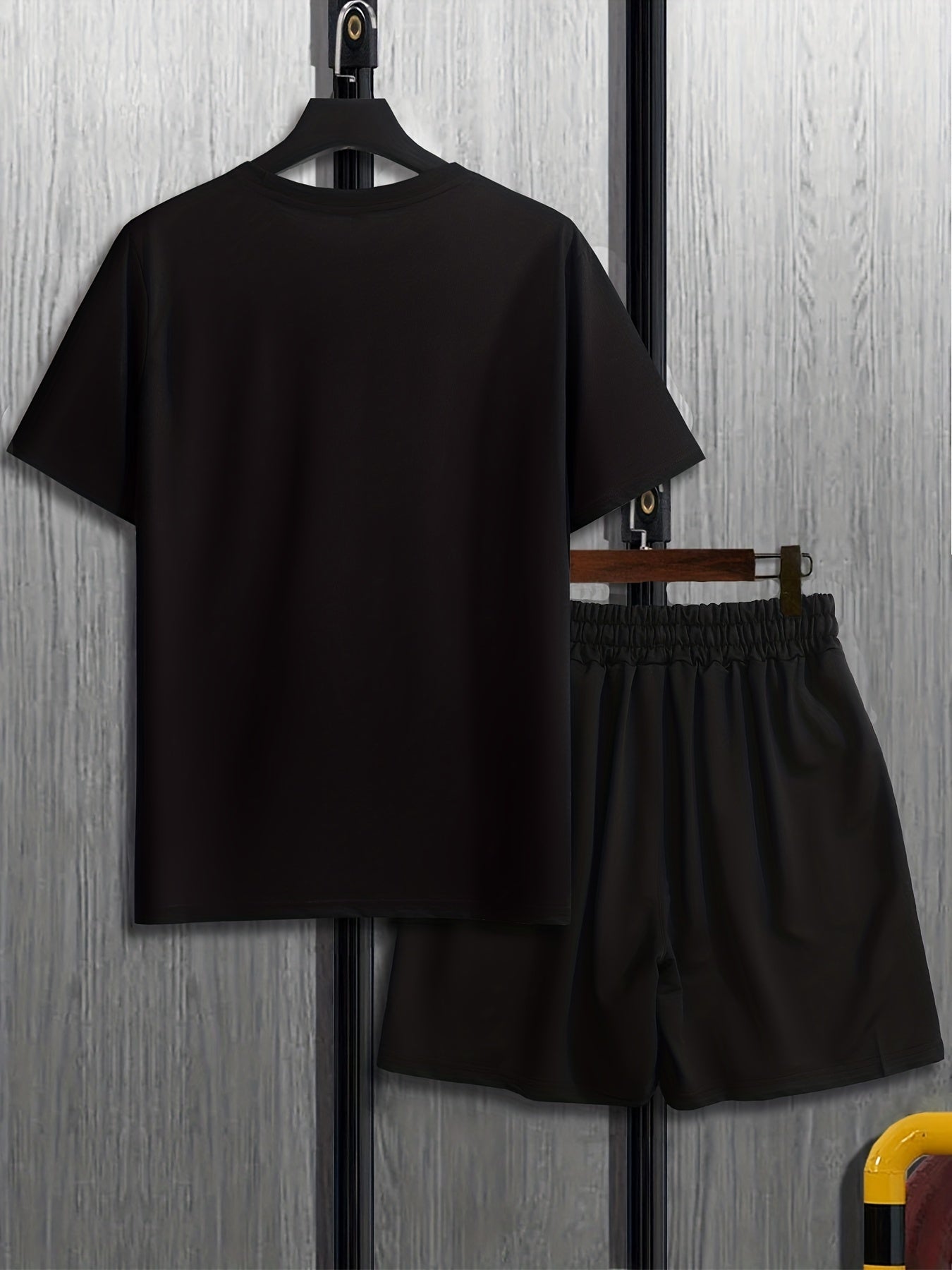 Mens 2Pcs Coconut Tree Print Outfit - Lightweight & Comfortable Casual T-Shirt & Drawstring Shorts Set - Perfect Summer Style with Quick-Dry Technology