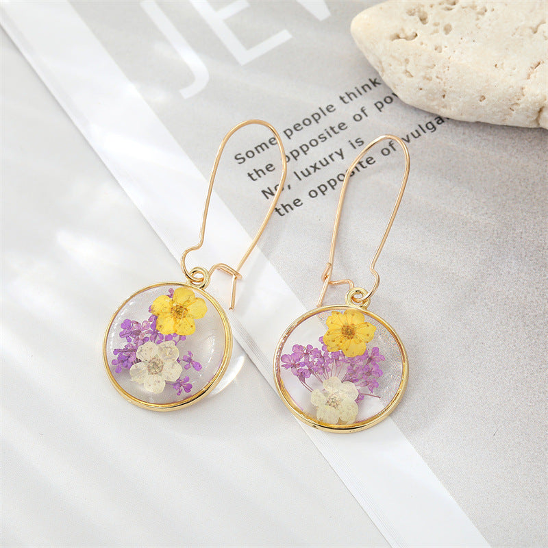 Exquisite Dried Flower Leaf Pendant Earrings - Delicate Artificial Plant Drop Dangle Jewelry for Women - Hypoallergenic Ear Studs with Leaf-Shaped Design and Natural Look