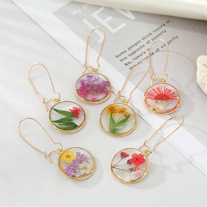 Exquisite Dried Flower Leaf Pendant Earrings - Delicate Artificial Plant Drop Dangle Jewelry for Women - Hypoallergenic Ear Studs with Leaf-Shaped Design and Natural Look
