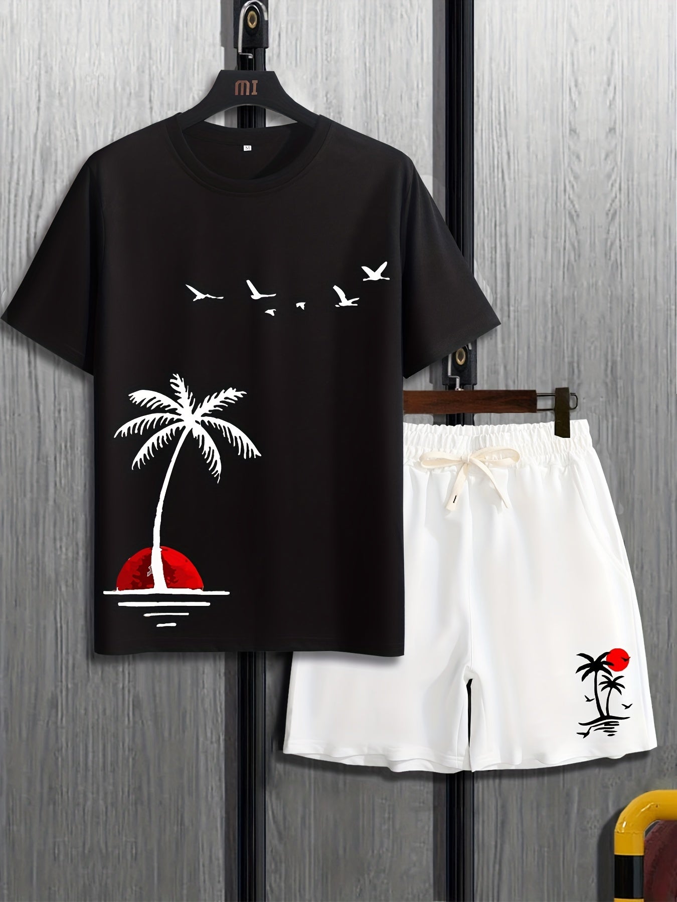 Mens 2Pcs Coconut Tree Print Outfit - Lightweight & Comfortable Casual T-Shirt & Drawstring Shorts Set - Perfect Summer Style with Quick-Dry Technology