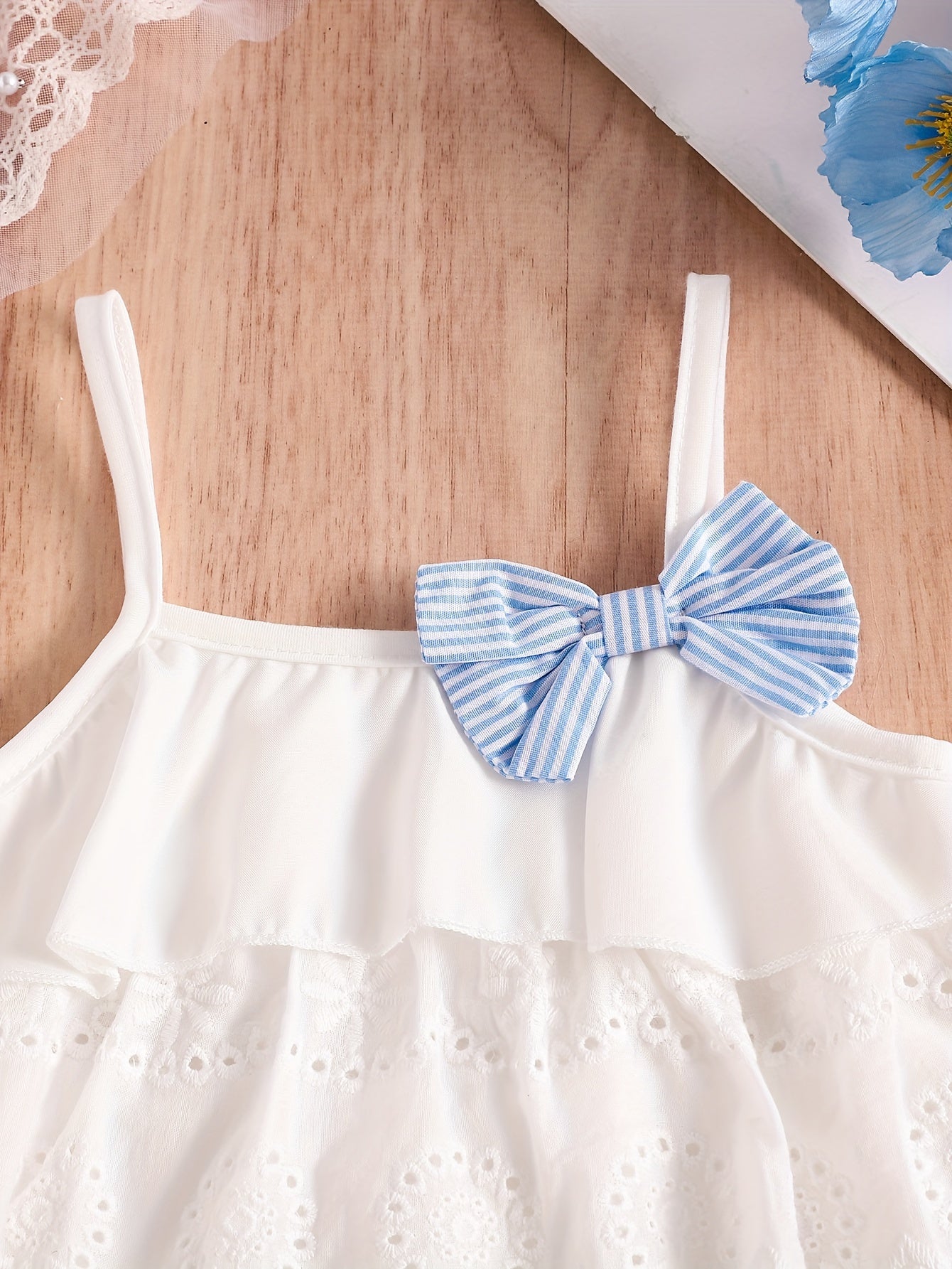2pcs Lace Camisole Top and Elastic Waist Striped Shorts Girls Outdoor Set