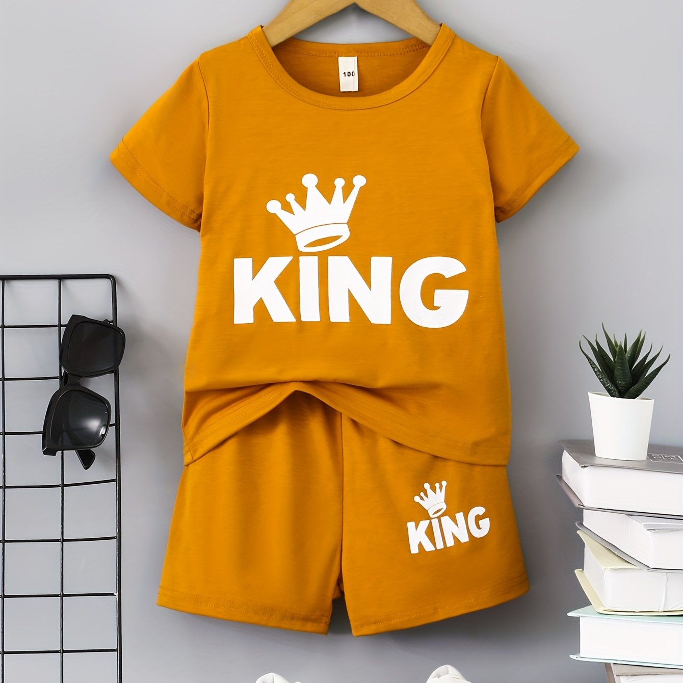 2pcs Boys Teen Cute "KING" Crown Graphic Print T-shirt & Shorts Set Clothes For Summer