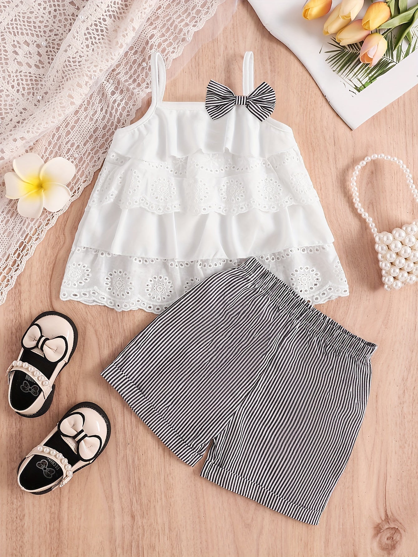 2pcs Lace Camisole Top and Elastic Waist Striped Shorts Girls Outdoor Set