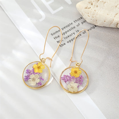 Exquisite Dried Flower Leaf Pendant Earrings - Delicate Artificial Plant Drop Dangle Jewelry for Women - Hypoallergenic Ear Studs with Leaf-Shaped Design and Natural Look