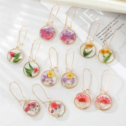 Exquisite Dried Flower Leaf Pendant Earrings - Delicate Artificial Plant Drop Dangle Jewelry for Women - Hypoallergenic Ear Studs with Leaf-Shaped Design and Natural Look