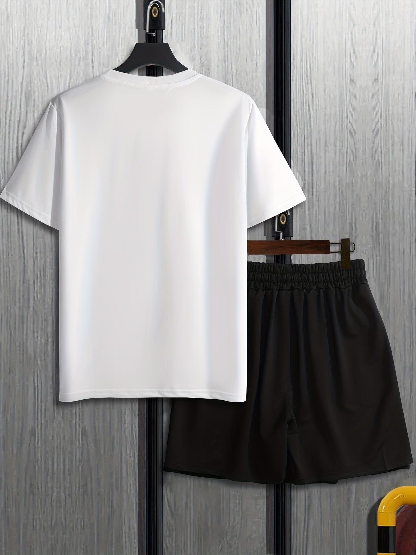 Mens 2Pcs Coconut Tree Print Outfit - Lightweight & Comfortable Casual T-Shirt & Drawstring Shorts Set - Perfect Summer Style with Quick-Dry Technology