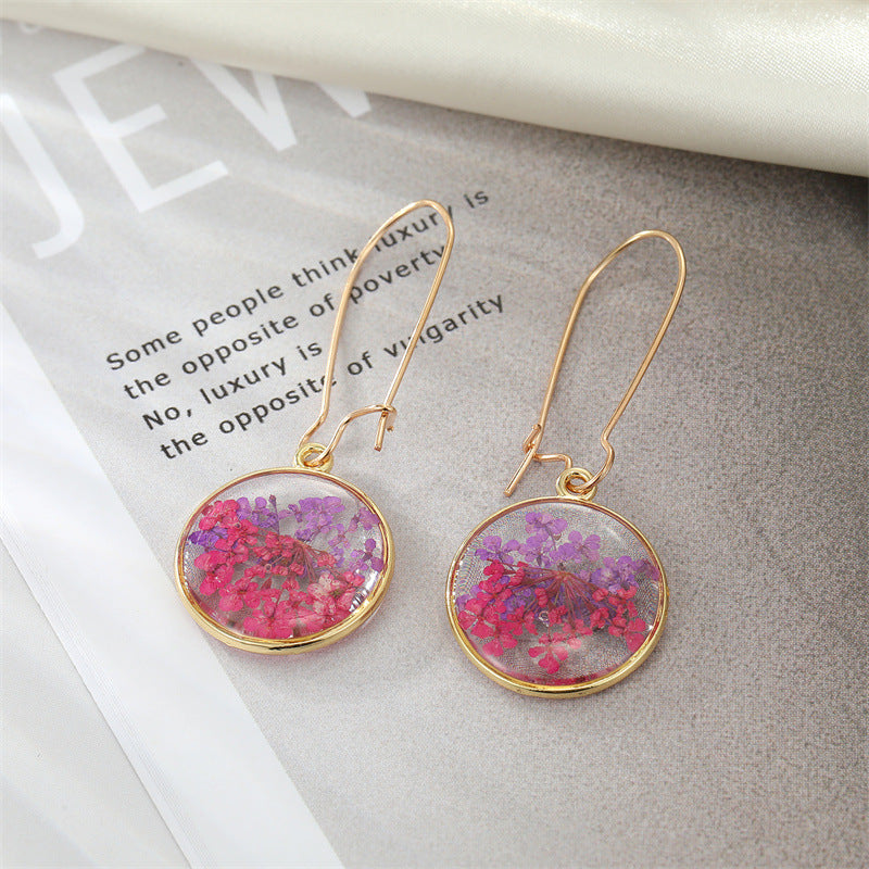 Exquisite Dried Flower Leaf Pendant Earrings - Delicate Artificial Plant Drop Dangle Jewelry for Women - Hypoallergenic Ear Studs with Leaf-Shaped Design and Natural Look