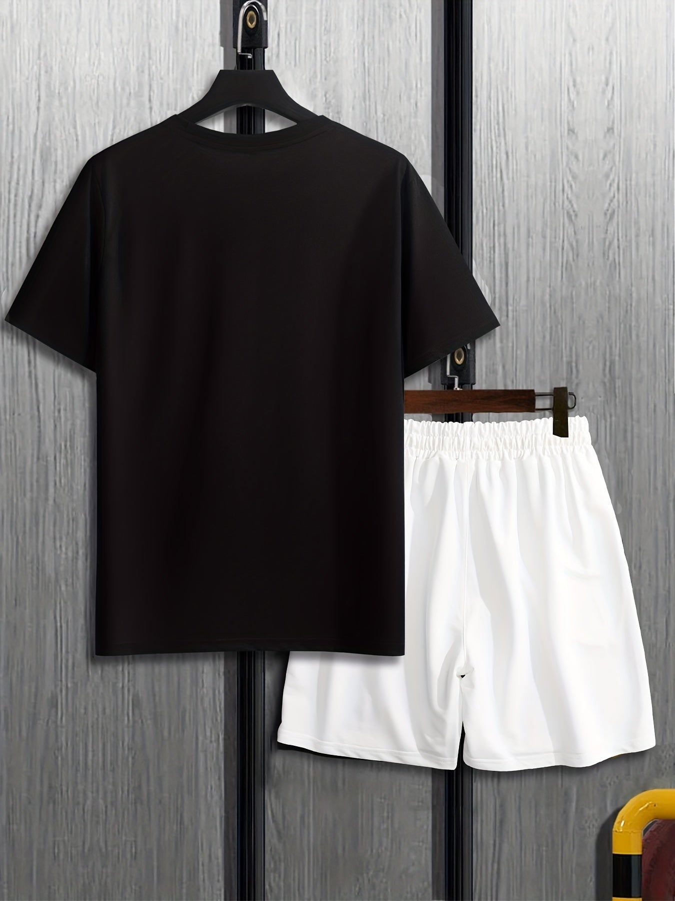 Mens 2Pcs Coconut Tree Print Outfit - Lightweight & Comfortable Casual T-Shirt & Drawstring Shorts Set - Perfect Summer Style with Quick-Dry Technology