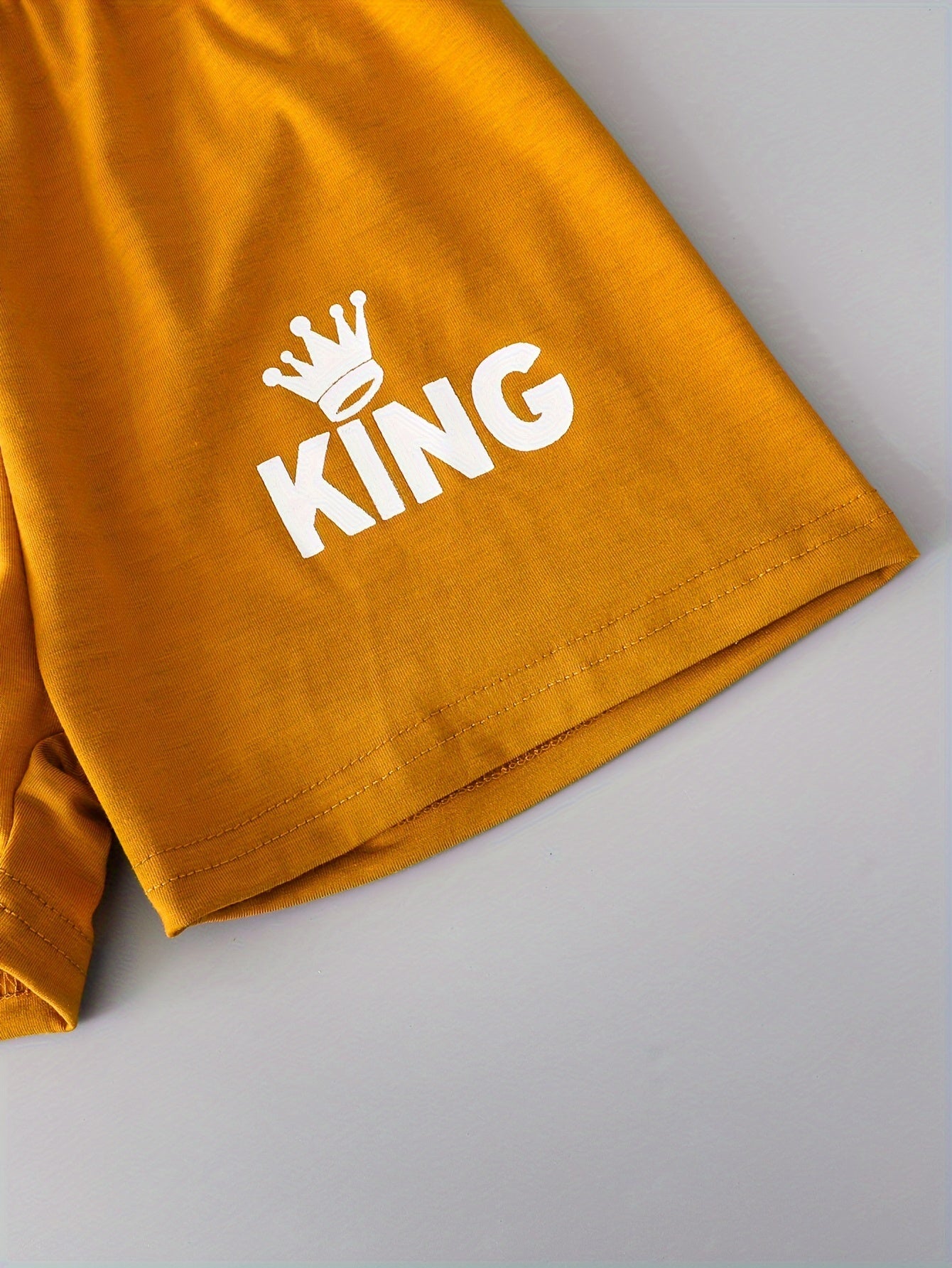 2pcs Boys Teen Cute "KING" Crown Graphic Print T-shirt & Shorts Set Clothes For Summer