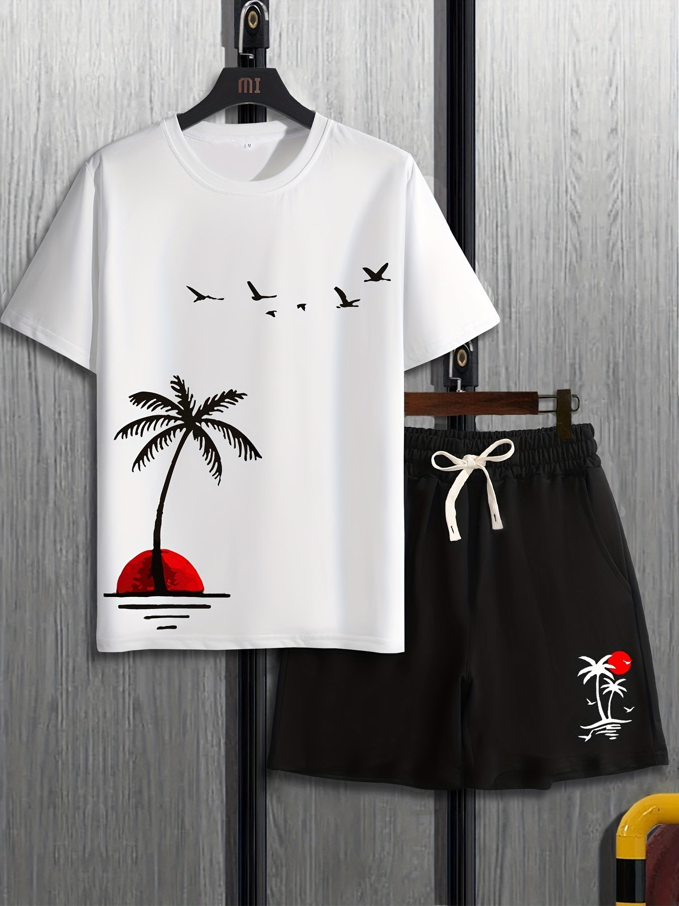 Mens 2Pcs Coconut Tree Print Outfit - Lightweight & Comfortable Casual T-Shirt & Drawstring Shorts Set - Perfect Summer Style with Quick-Dry Technology