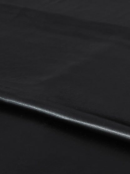 This 4pcs Satin Bed Sheet Set Includes One Fitted Sheet, One Flat Sheet, And Two Pillowcases Without Inserts. The Solid Color Showcases a Simple And Elegant Design That Never Goes Out of Style. Made from Polyester, The Fabric